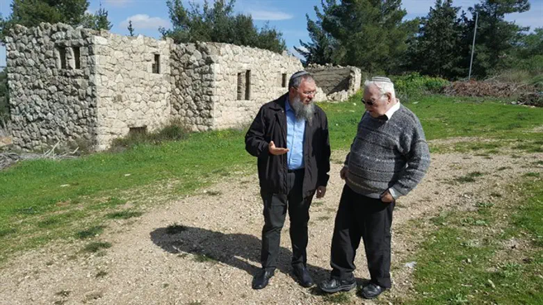 Shlomo Ne'eman and Moshe Moskowitz