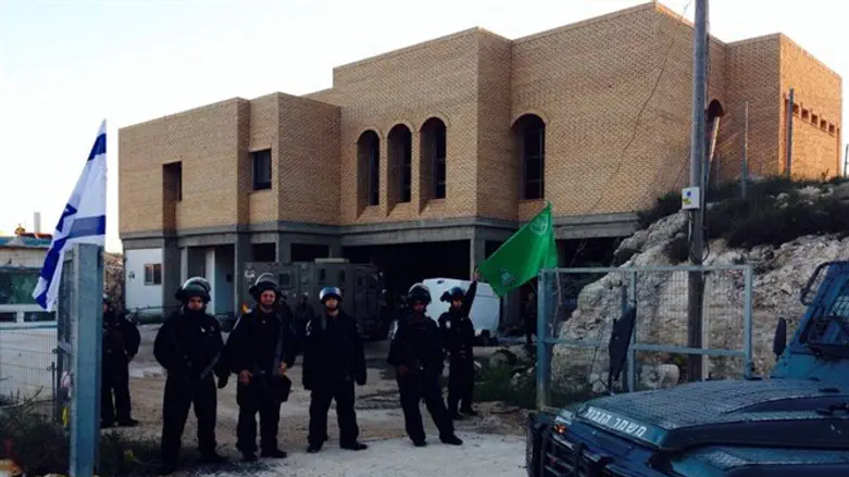 Security forces at Od Yosef Chai yeshiva