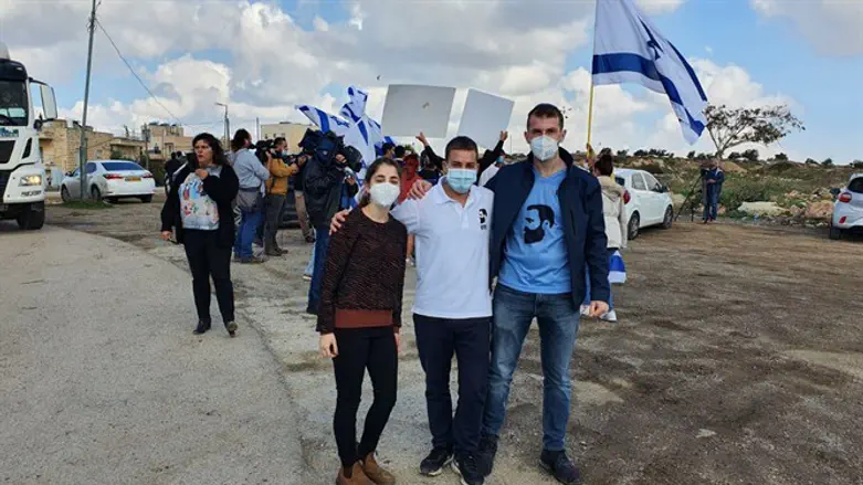 Activists at Givat Hamatos