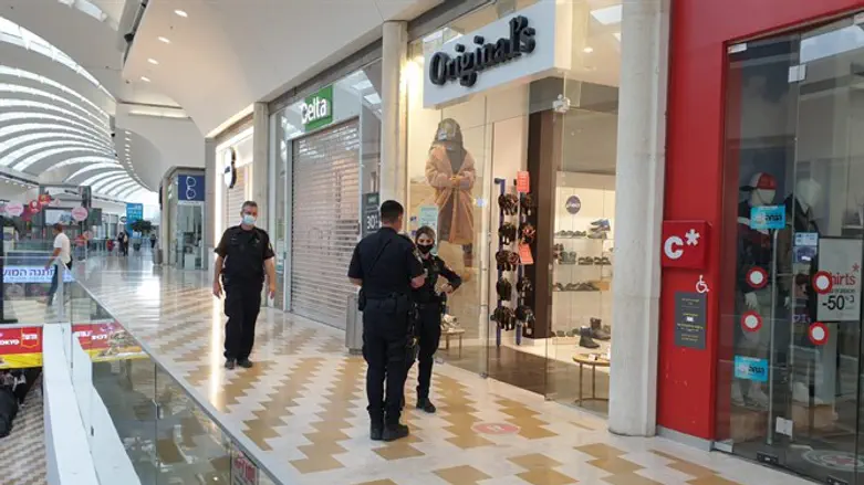 Police in mall