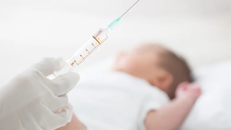 Вакцина для малыша. Иллюстрация