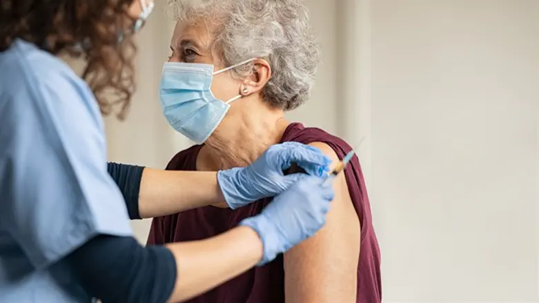 Elderly woman receives vaccine