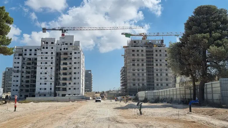 בהנחיית בנט: אושרה בניית 3,130 יחידות דיור חדשות ביהודה ושומרון | ערוץ ７