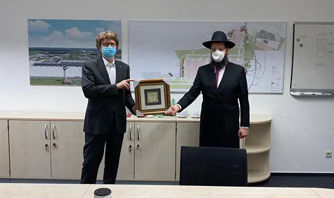 מתחם אוכל כשר חדש בנמל התעופה בברלין-ערוץ 7 