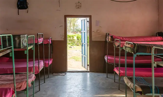 "הייתי חולם על אמא ומתעורר לחדר בפנימייה"-ערוץ 7 