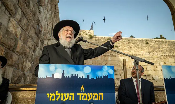 Раввин Лау на предыдущем мероприятии "Дня спасения и освобождения"