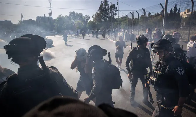 Бойцы МАГАВ противостоят арабским бунтарям. Иллюстрация