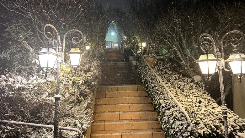 Snow begins to fall in Jerusalem, Tzfat and Samaria