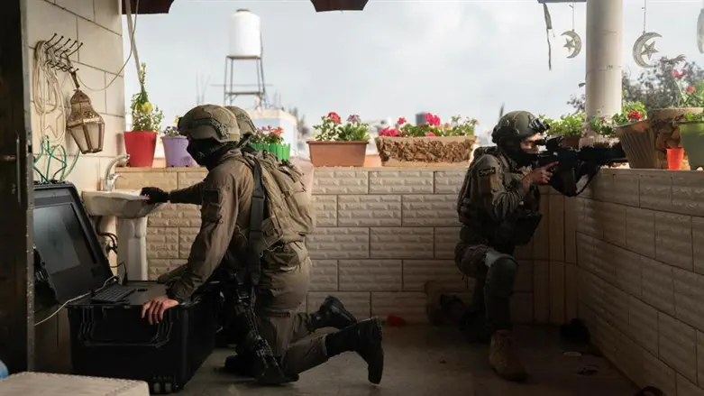Солдаты ЦАХАЛ защищают поселение в Ие"Ша. Иллюстрация