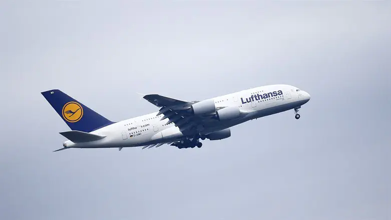 Самолет Lufthansa