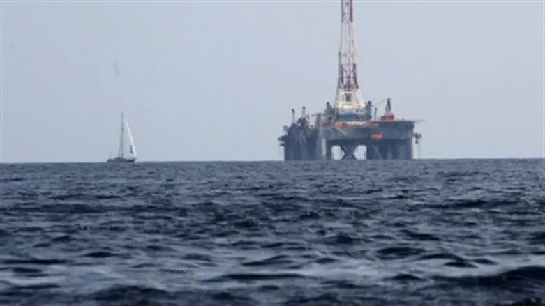 Газовая вышка в Средиземном море