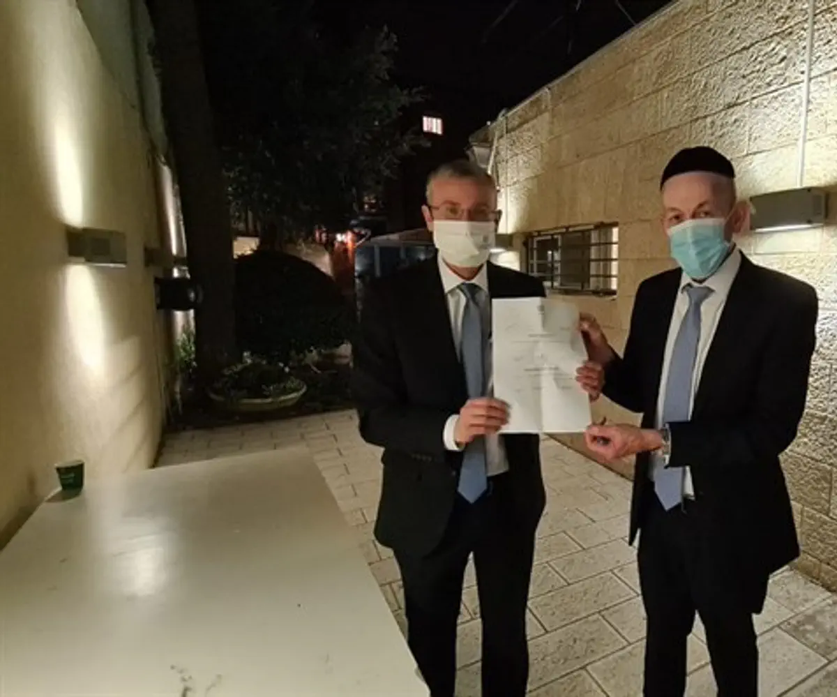 Uri Maklev submits resignation letter to Knesset Speaker Yariv Levin