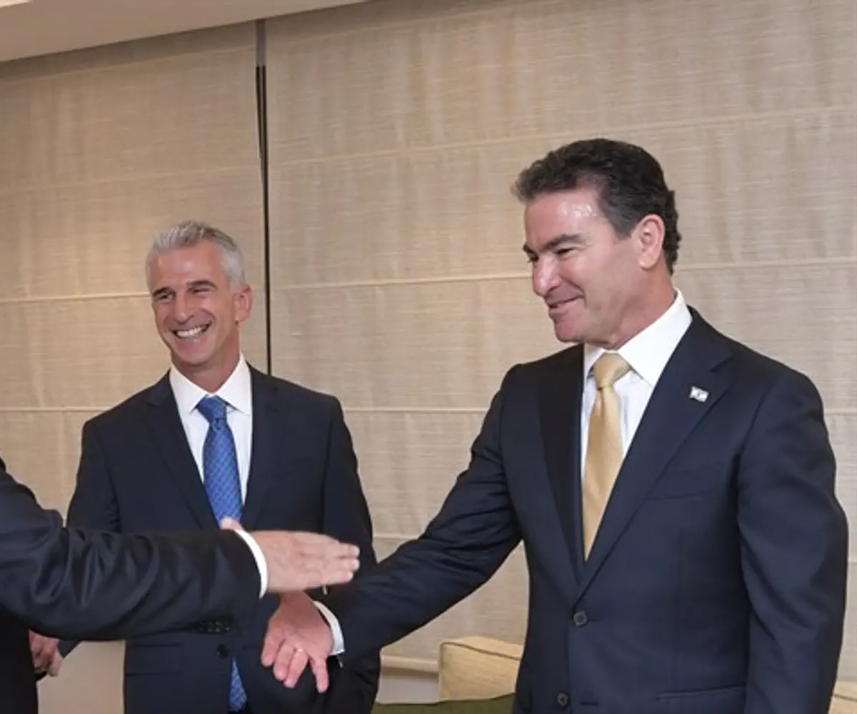 Netanyahu with Yossi Cohen and his successor, David Barnea