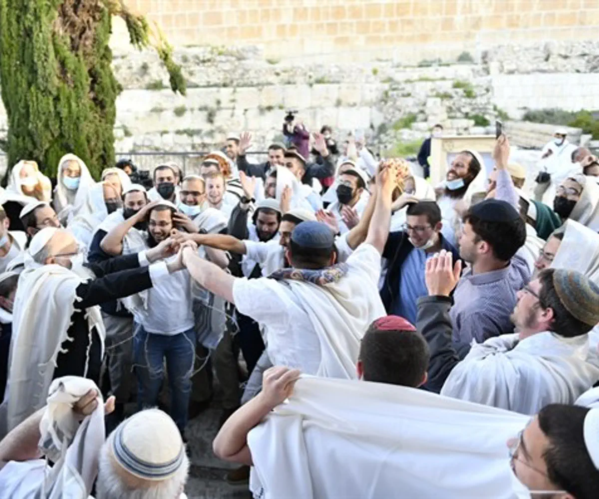 Celebrating with Rabbi Shmuel Eliyahu