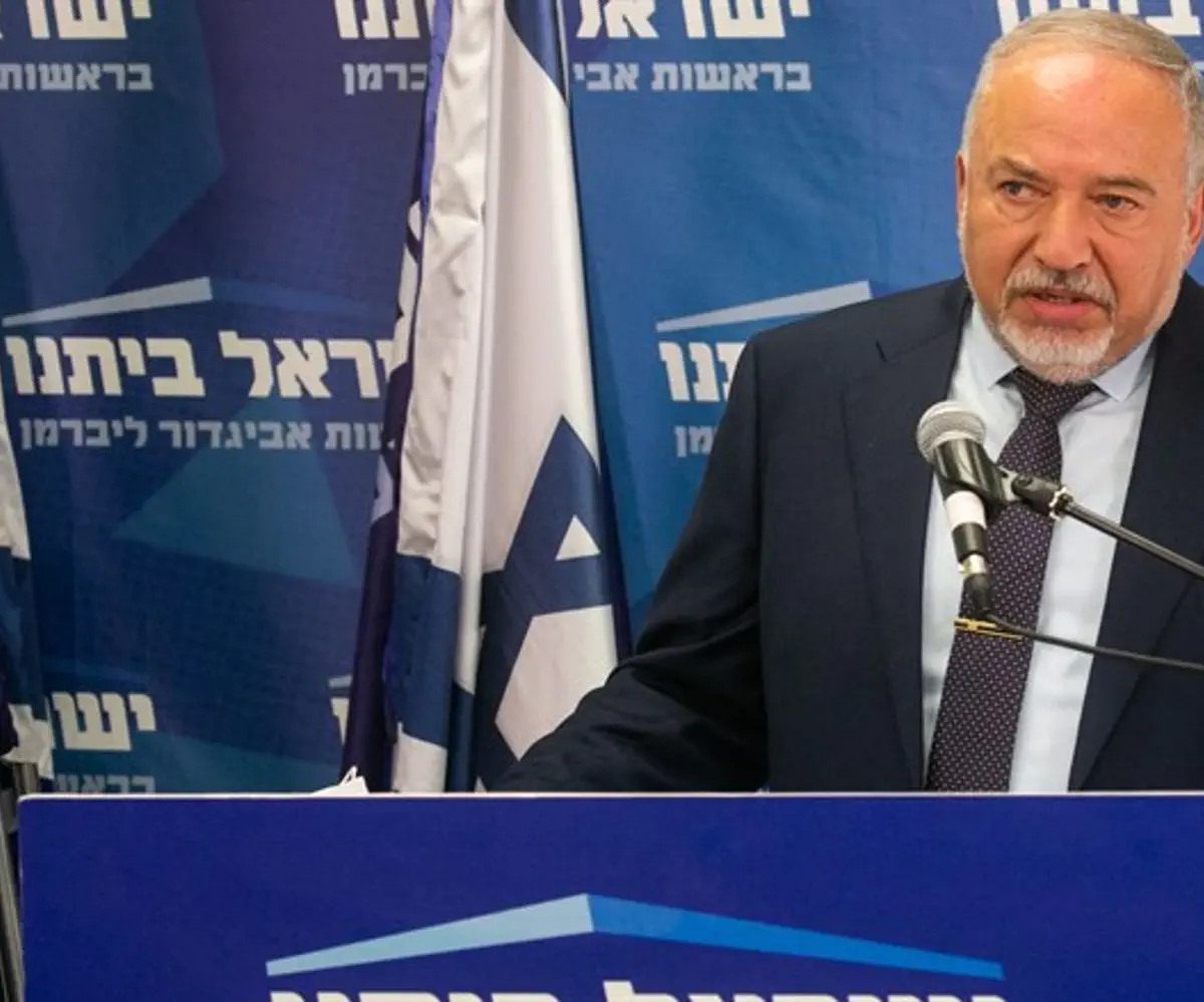Ministro Avigdor Lieberman en la reunión de facciones