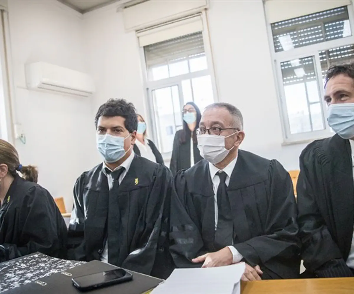 Los abogados de Netanyahu en la corte.  archivo