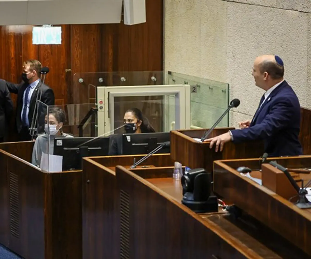Bennett y Netanyahu en el pleno