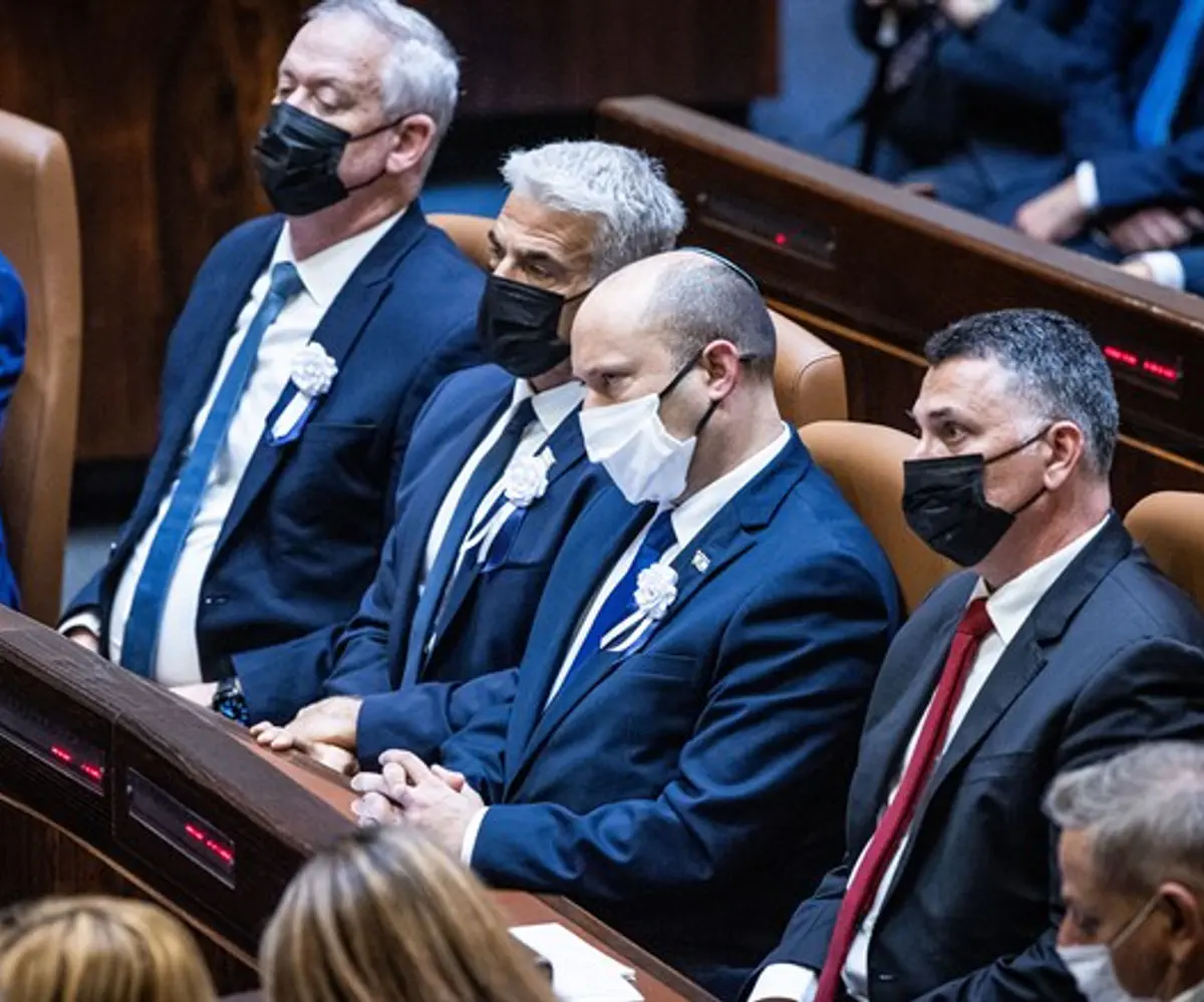 El Primer Ministro Bennett y los Ministros en el Pleno del Knesset