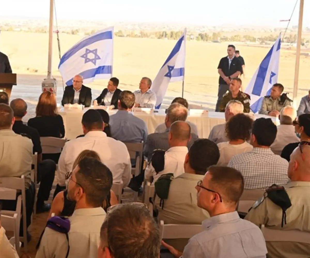 Ministro Bnei Gantz en la ceremonia