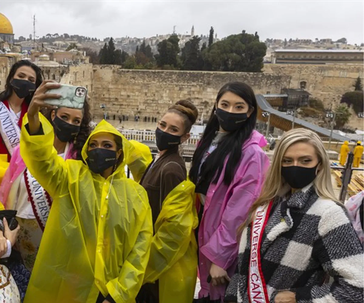 מתחרות "מיס יוניברס" מסיירות בירושלים