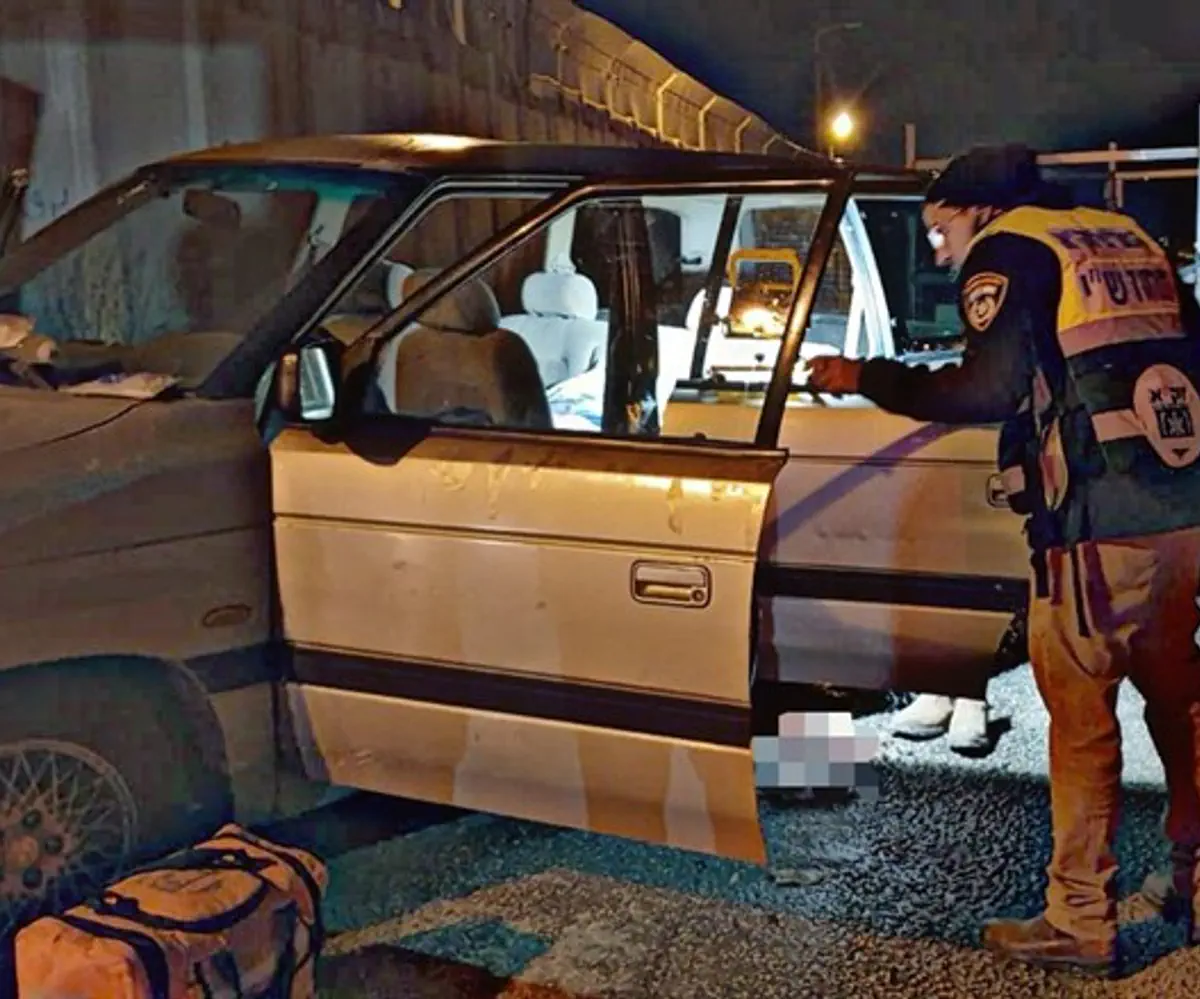El coche en el que viajaban las víctimas del atentado