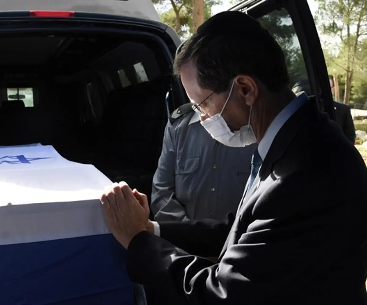 Funeral de Ora Herzog