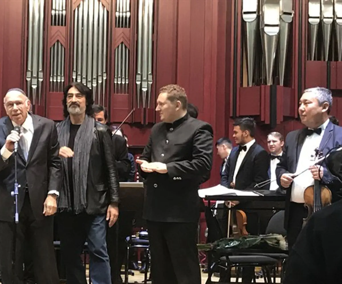 Berliner (with microphone) and the Kazakhstan Philarmonic Orchestra