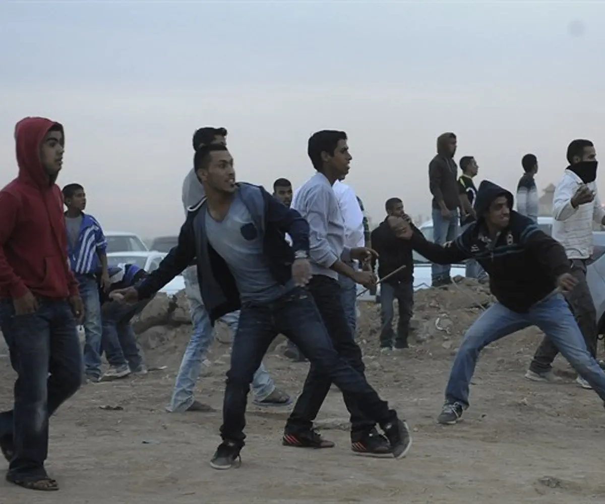 Bedouin riot violently in the Negev