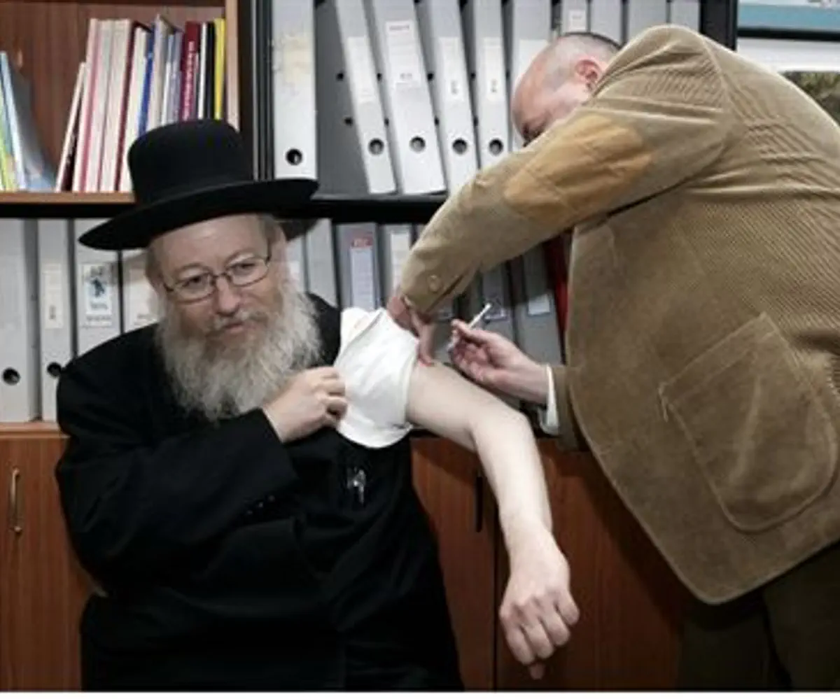 Deputy Health Minister Yaakov Litzman gets a 