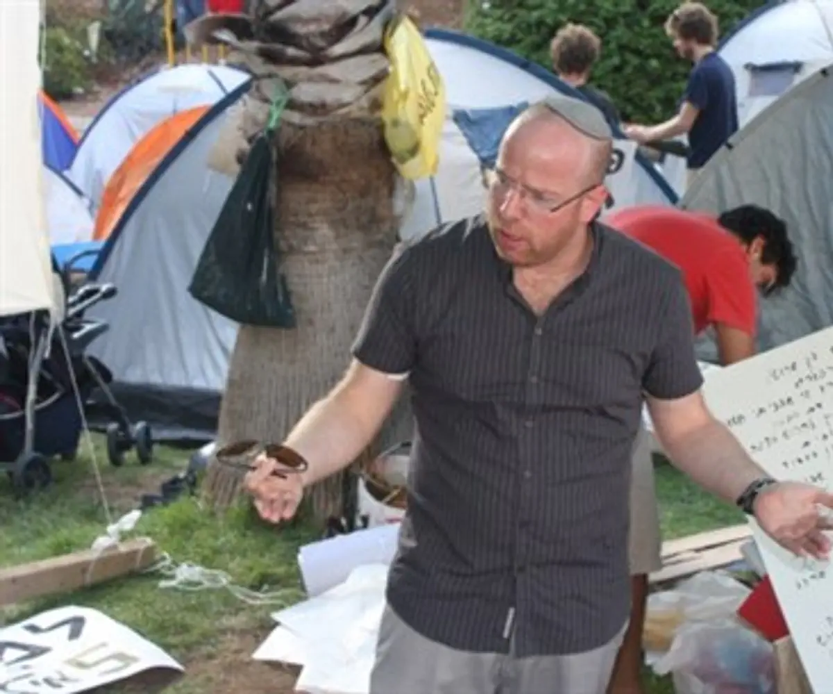 .Paamonim lecturer among tents
