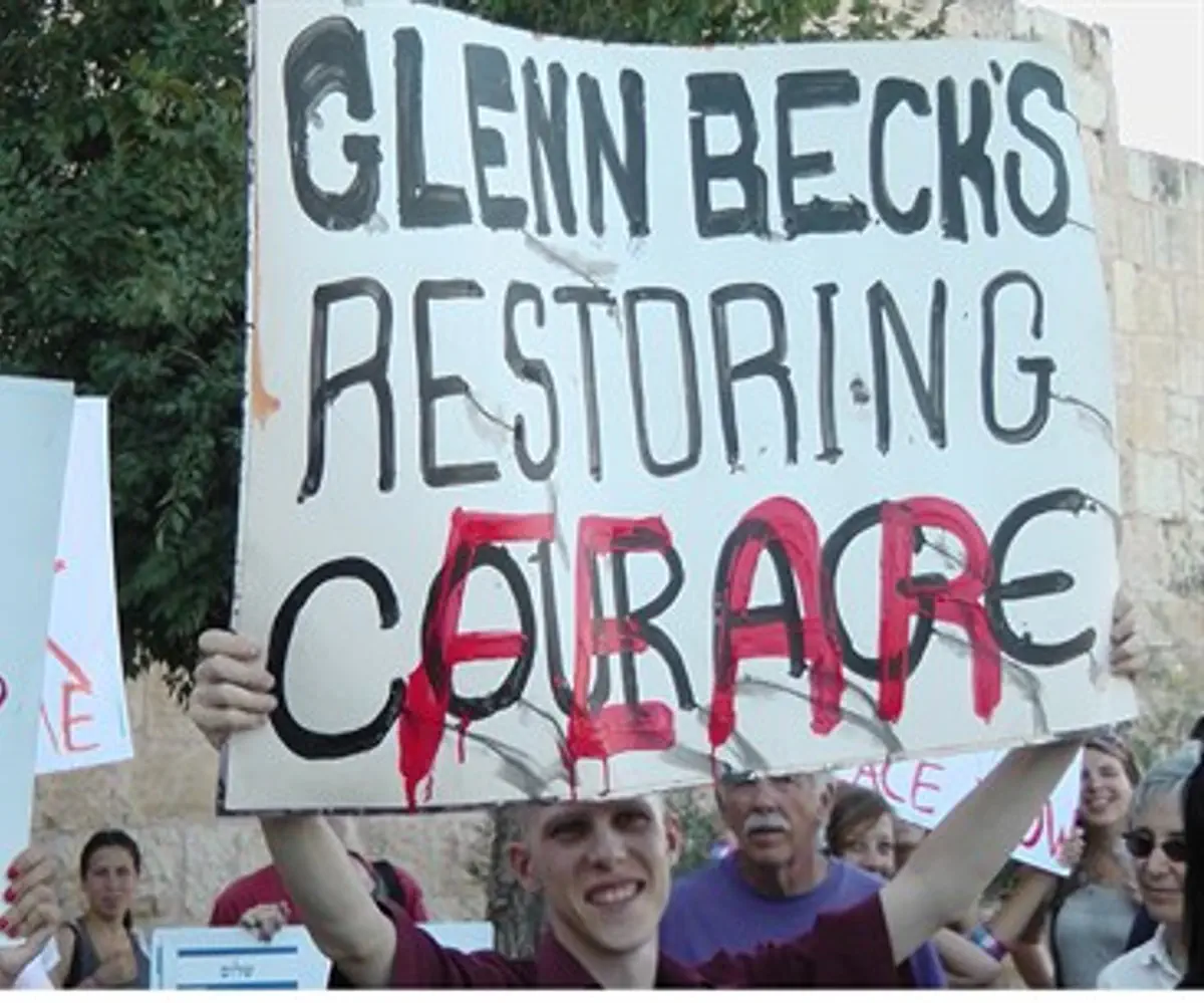 Leftists protest against Glenn Beck