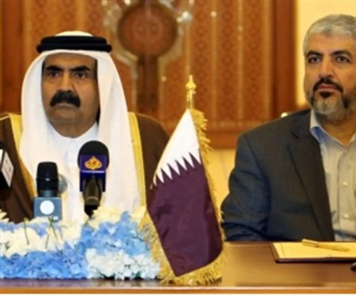 Qatar's Emir (L) with Hamas's Khaled Meshal
