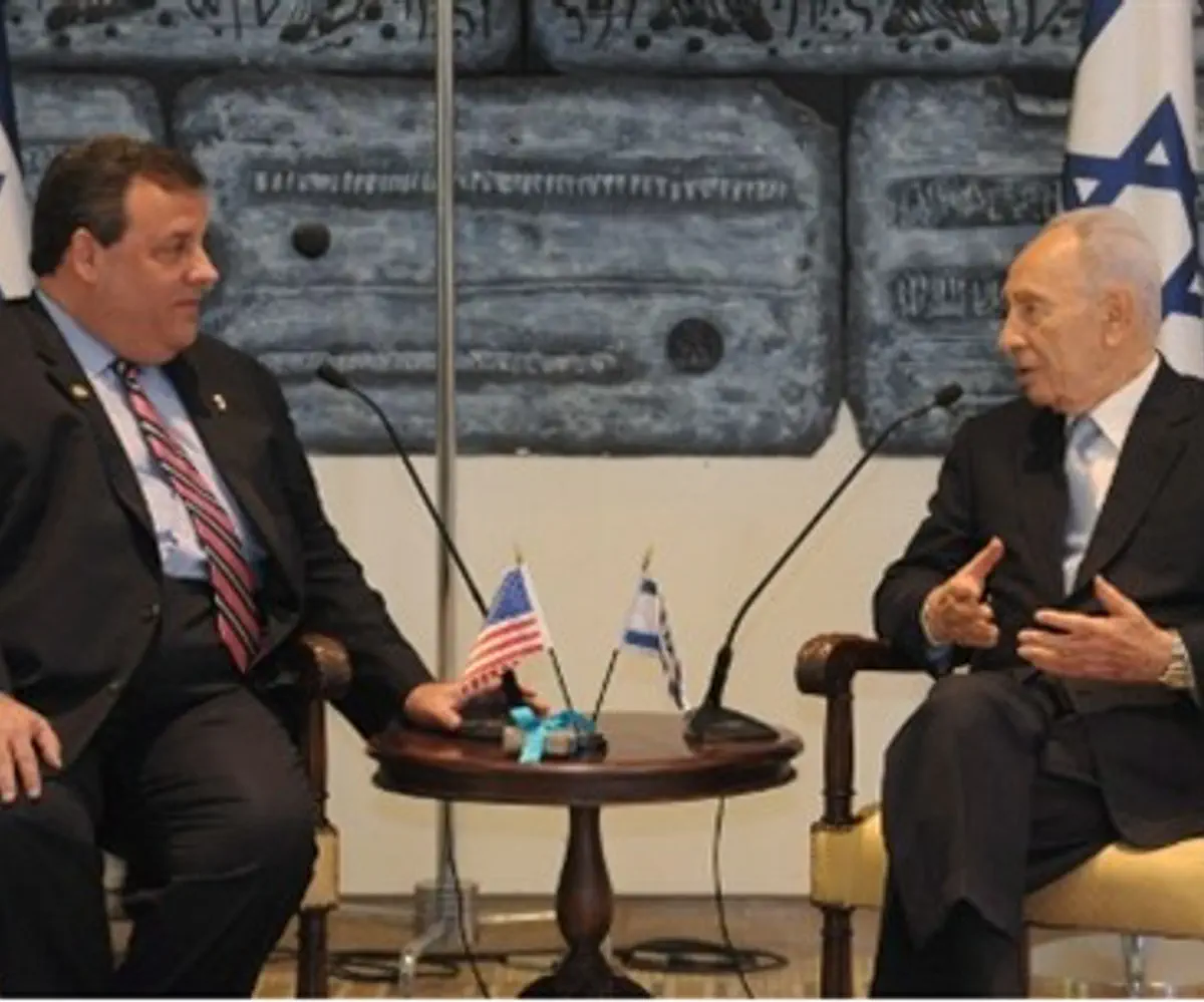 NJ Gov. Christie with President Peres April 3