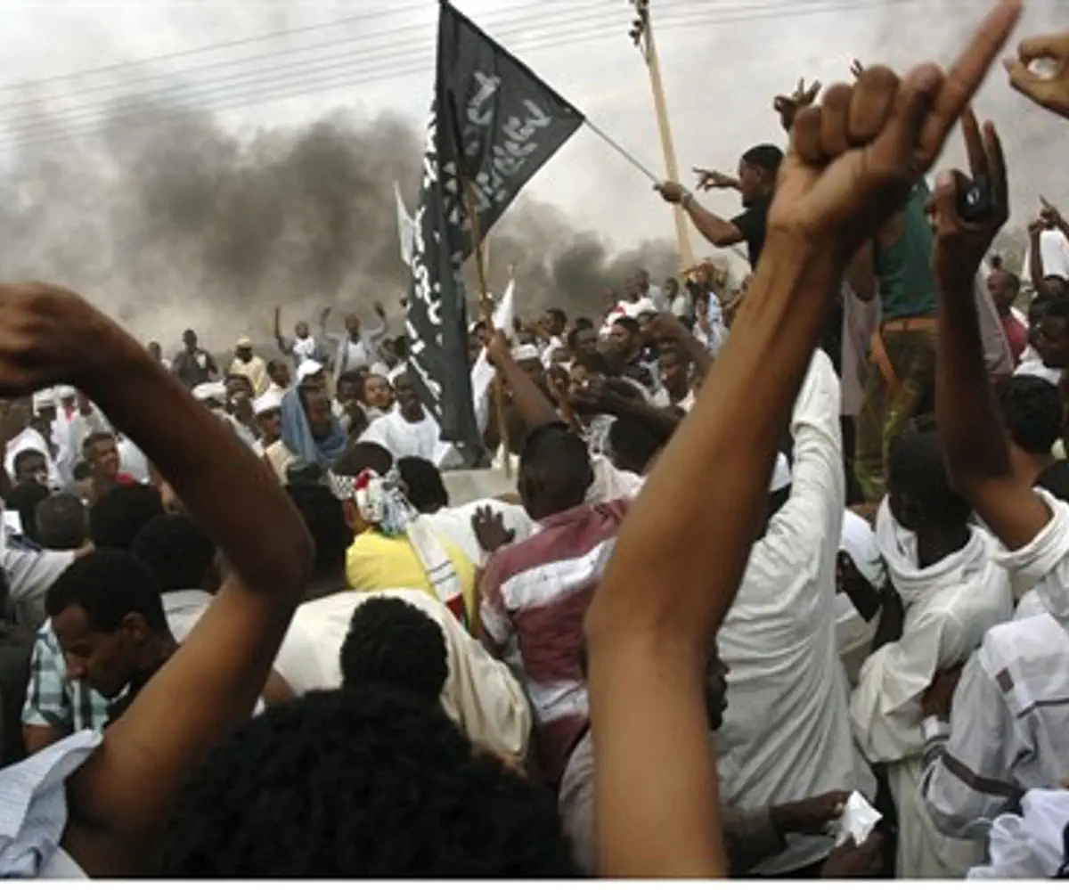 Sudanese attack US embassy in Khartoum