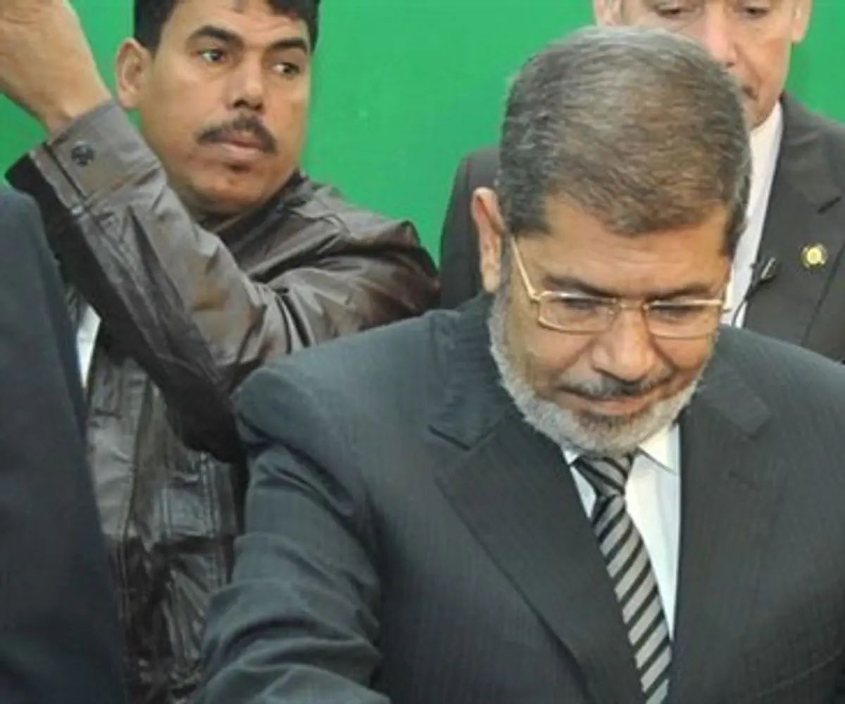Morsi votes in referendum