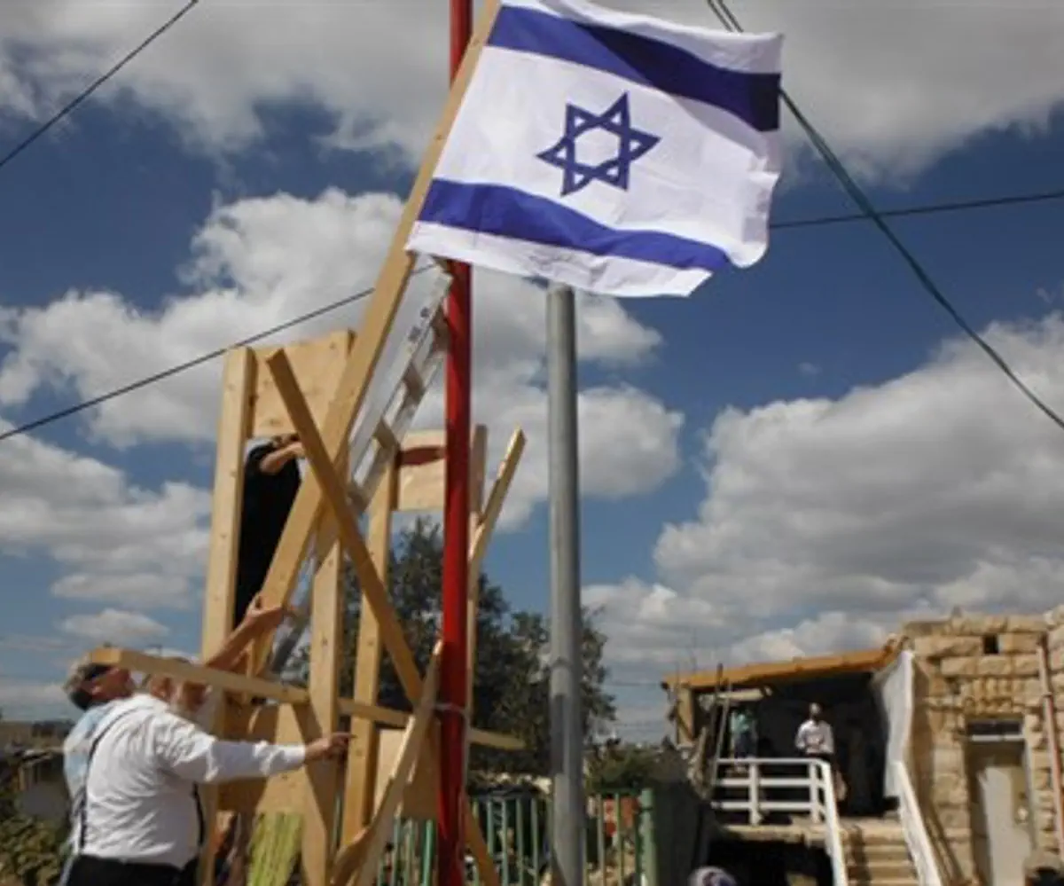 Raising the flag over Beit Safafa.