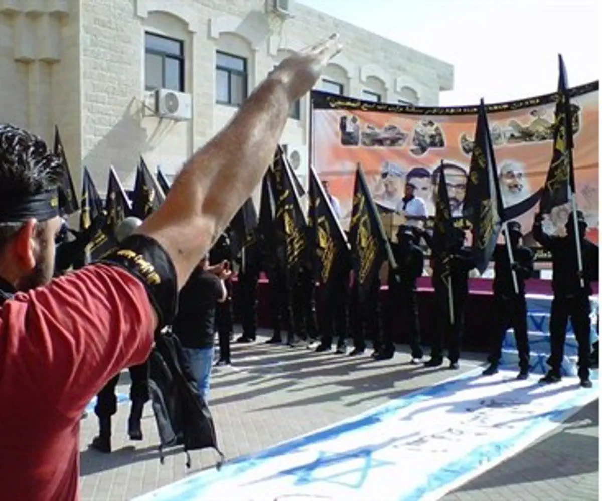 Nazi salutes at Islamic Jihad rally, Al-Quds 