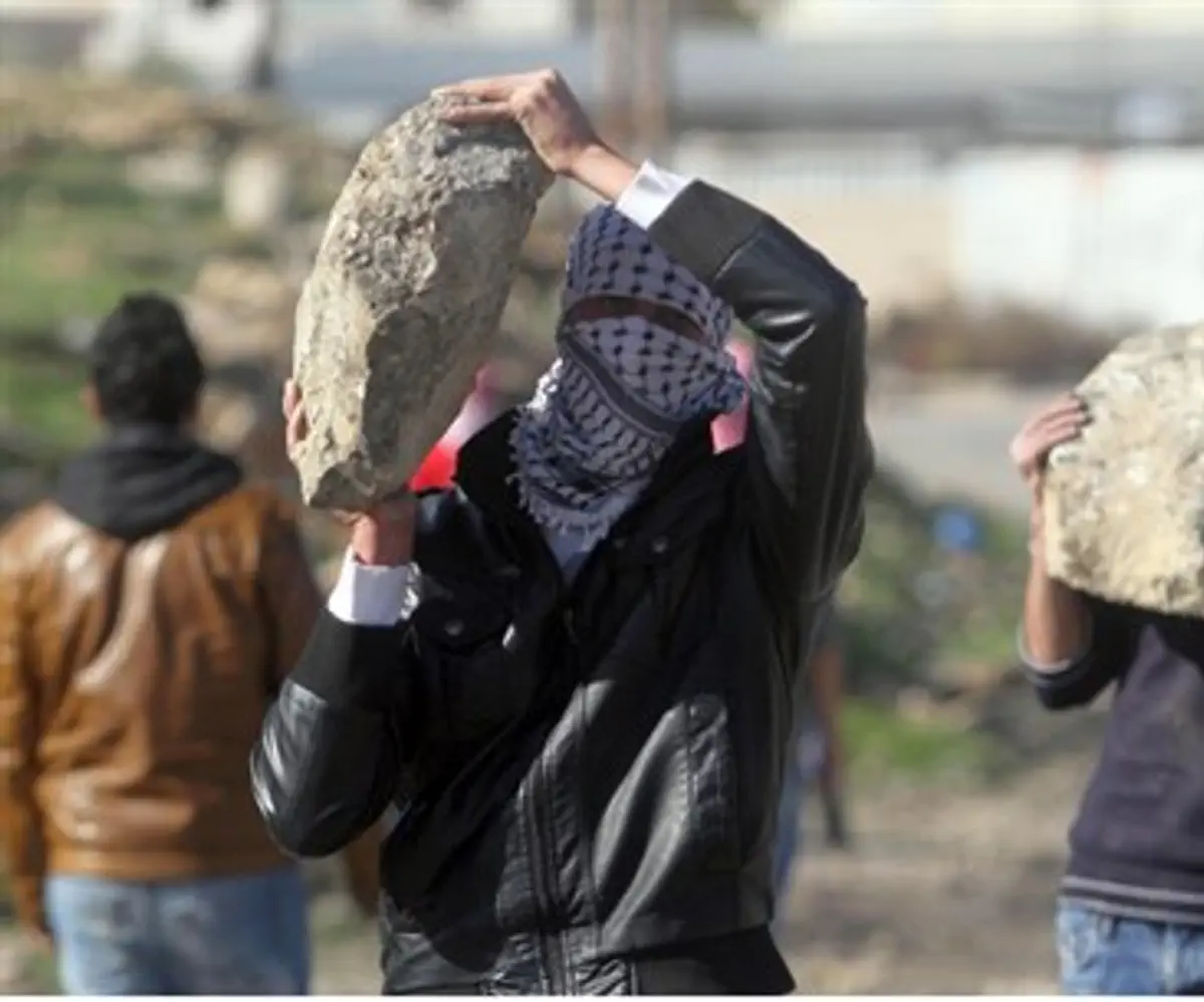 Arab rioters with rocks (illustrative)