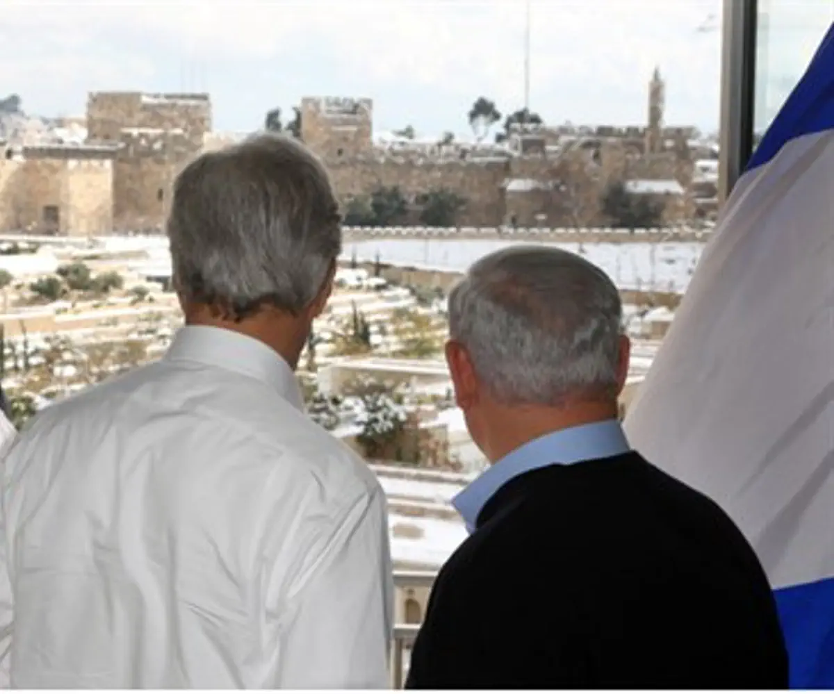 Kerry and Netanyahu overlook Old City (file)