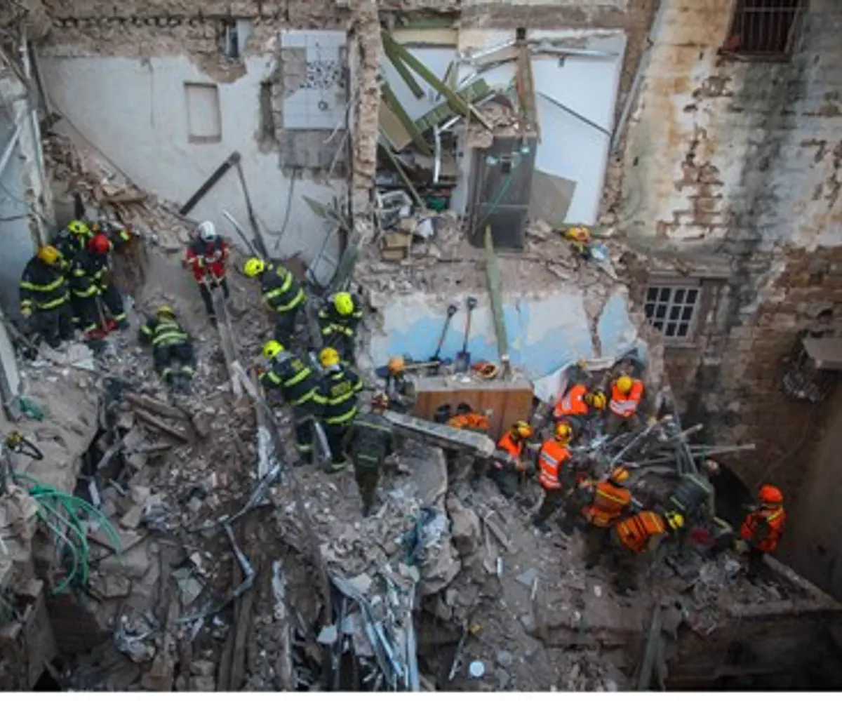 Rescue workers at Akko explosion (file)
