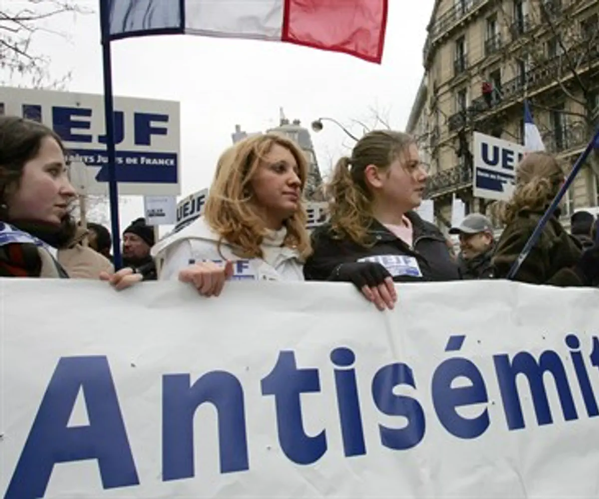 Paris march against anti-Semitism (file)