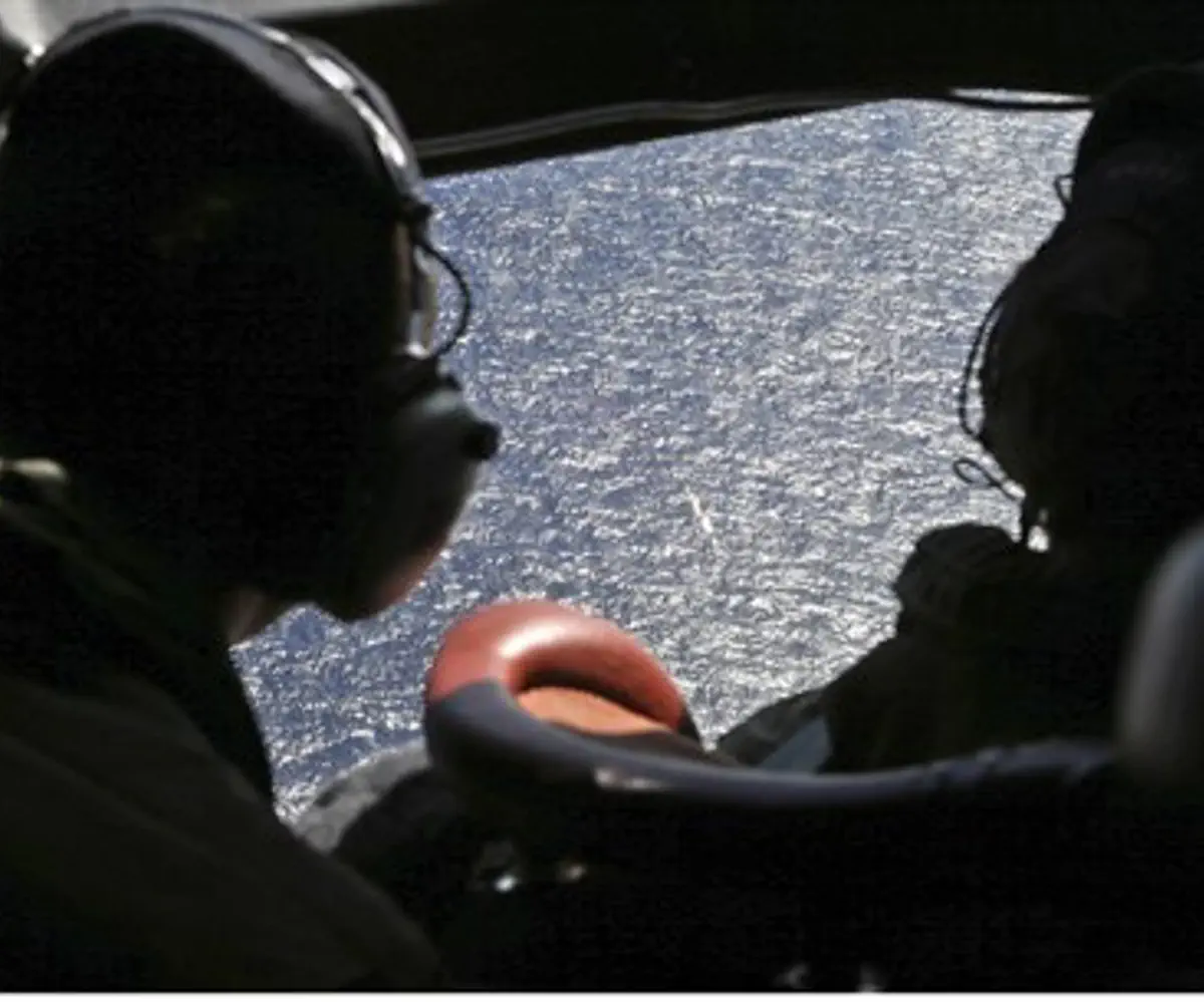 Search plane hunts for MH370 (file)