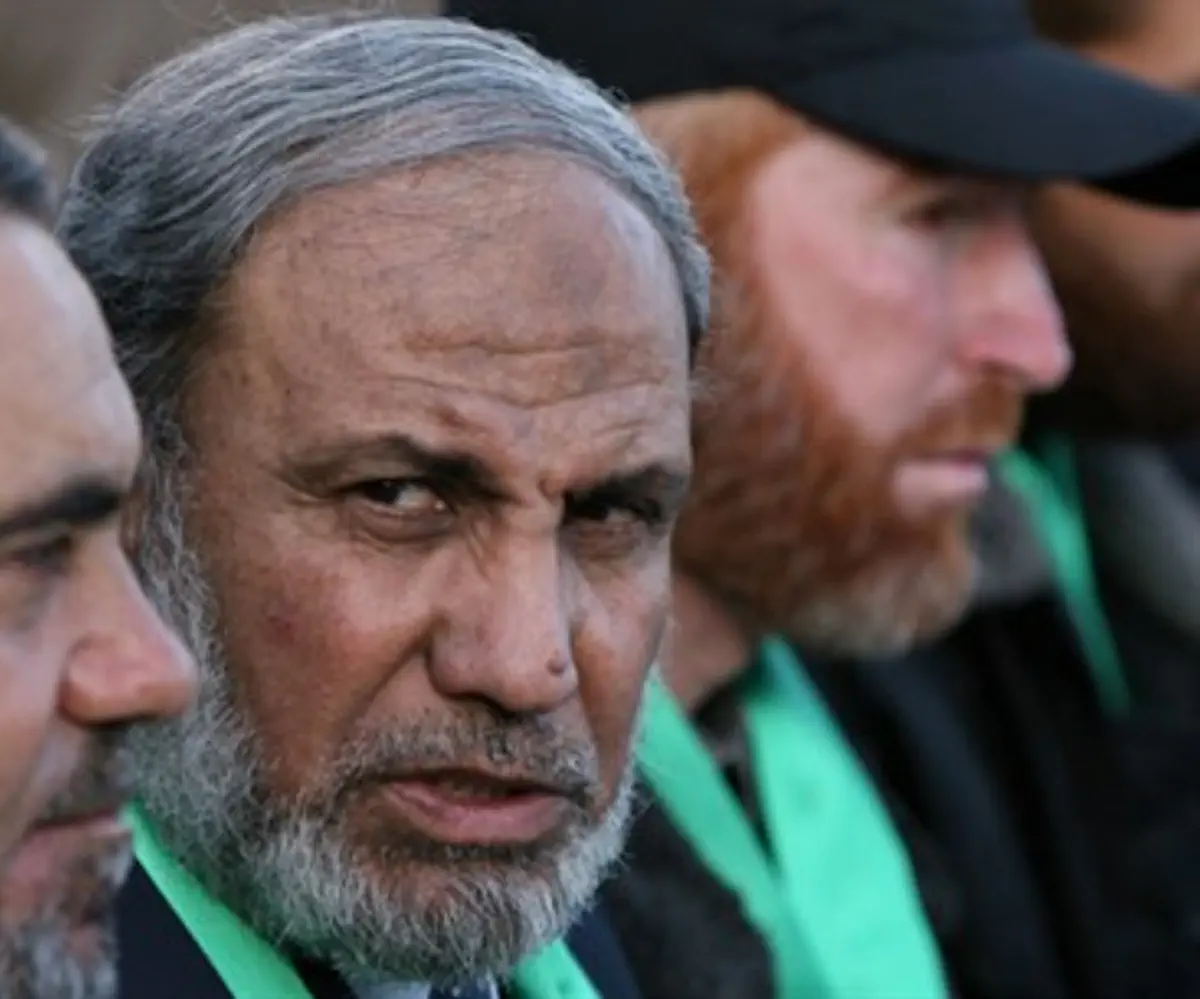 Hamas leader Mahmoud al-Zahar (center)