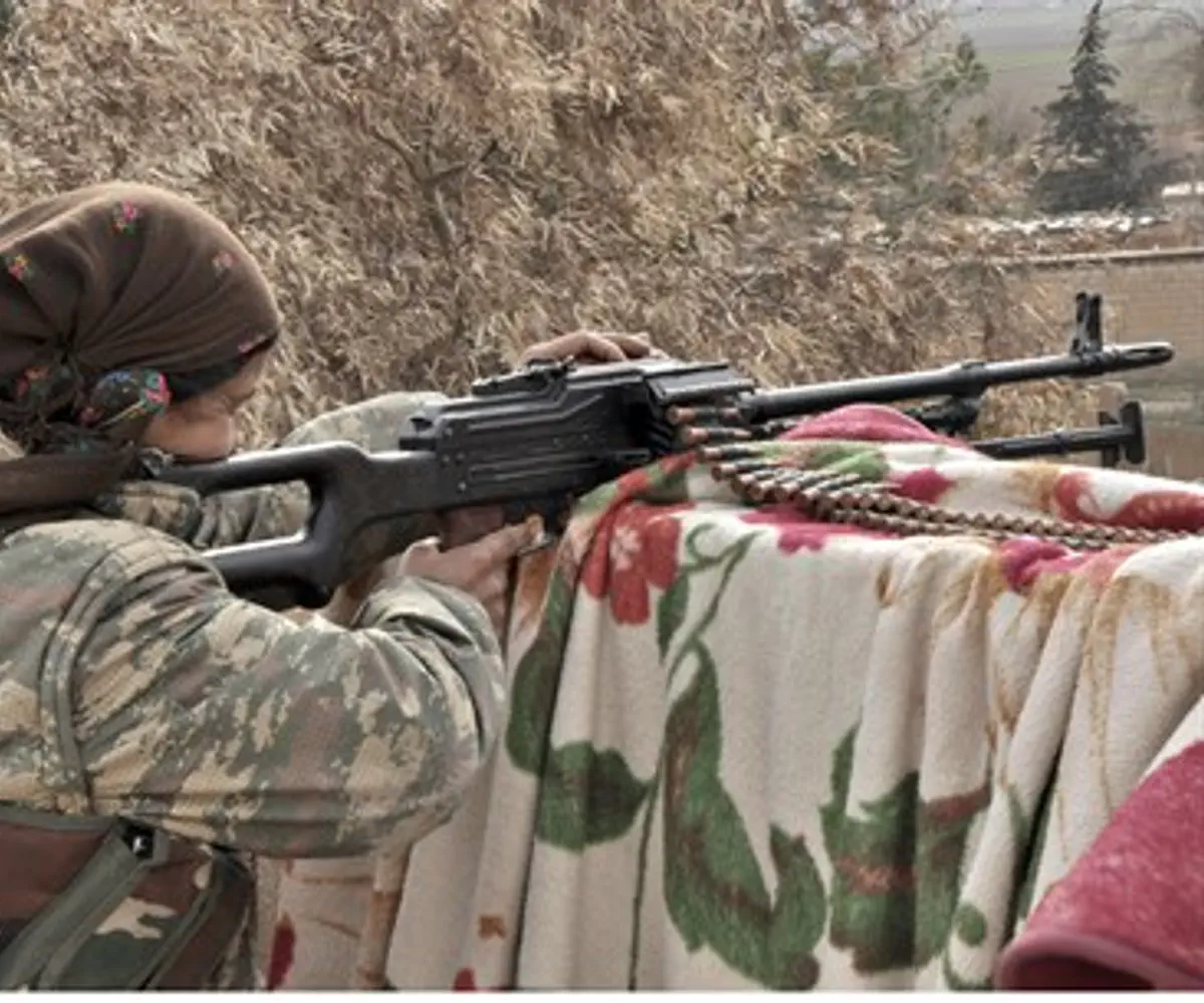 A female Kurdish YPG fighter (file)