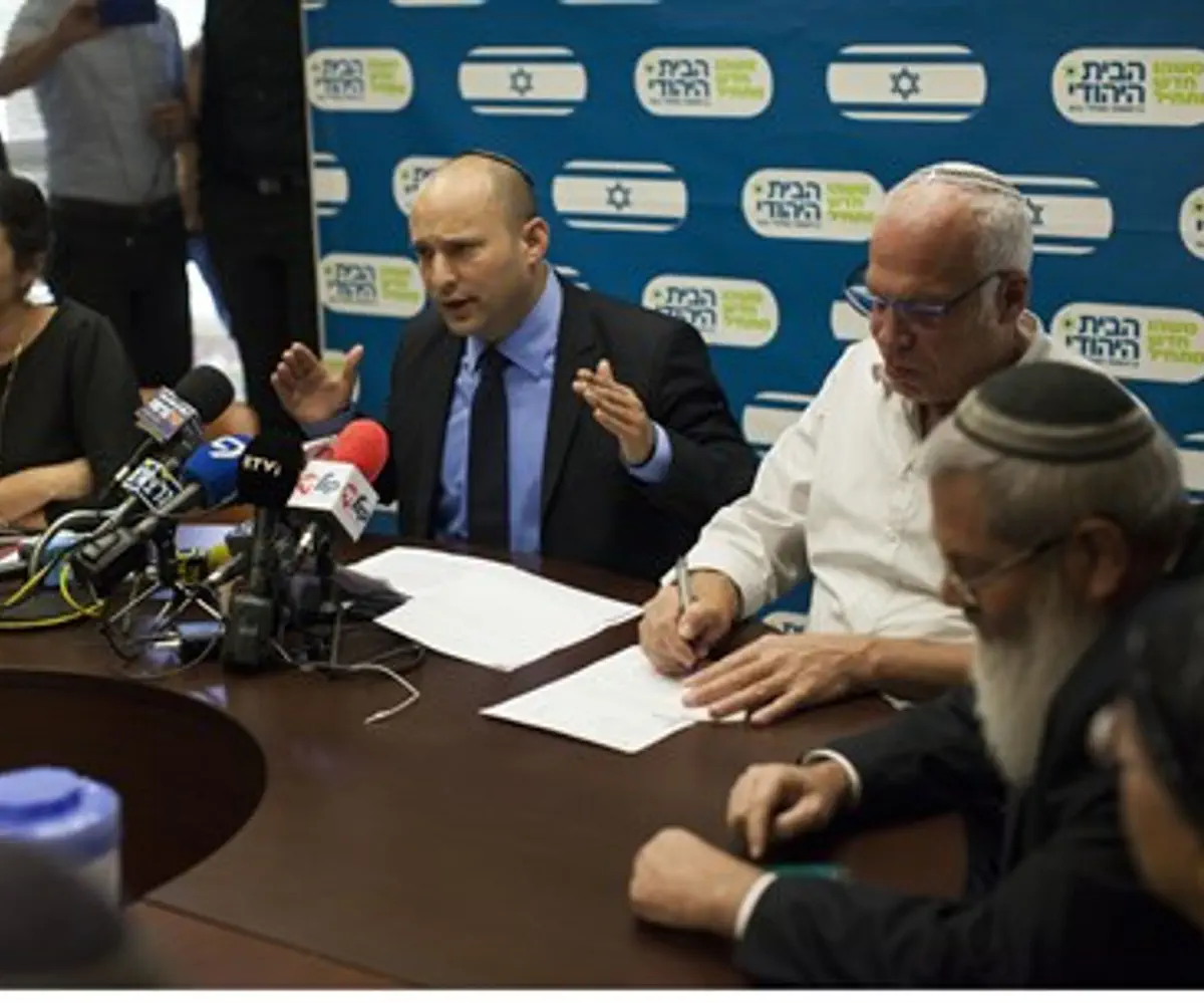 Bennett with senior Jewish Home party MKs (file)
