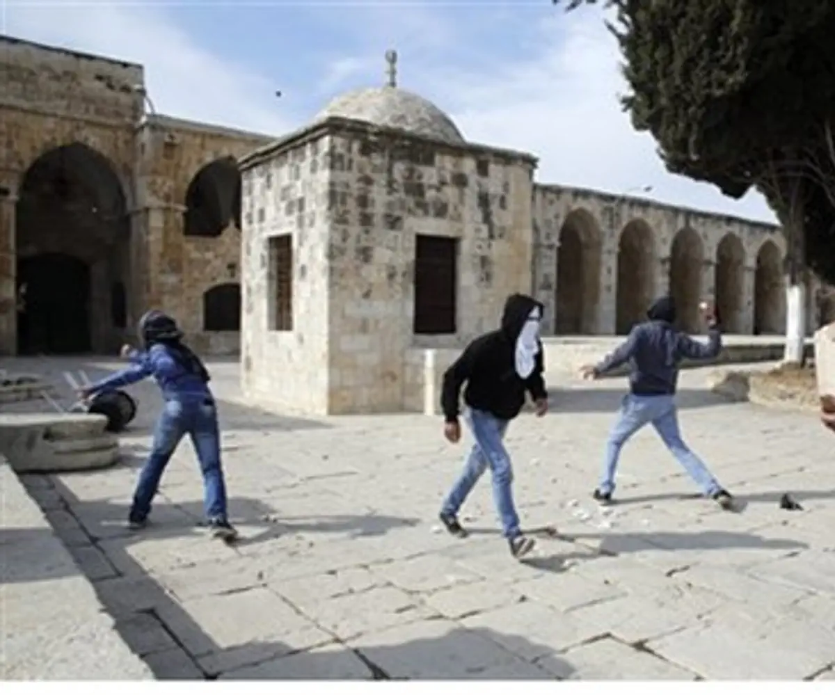 Muslim rioters on Temple Mount (file)