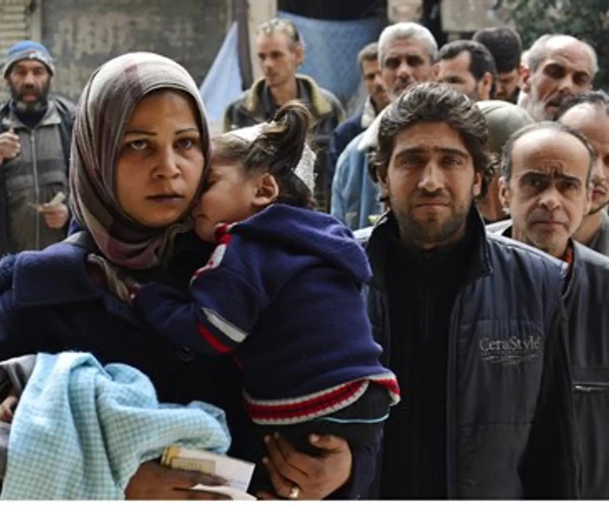Yarmouk residents queue to receive humanitarian aid