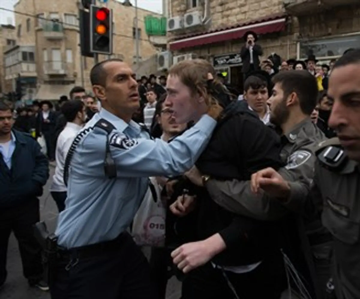 Haredi protest against autopsy