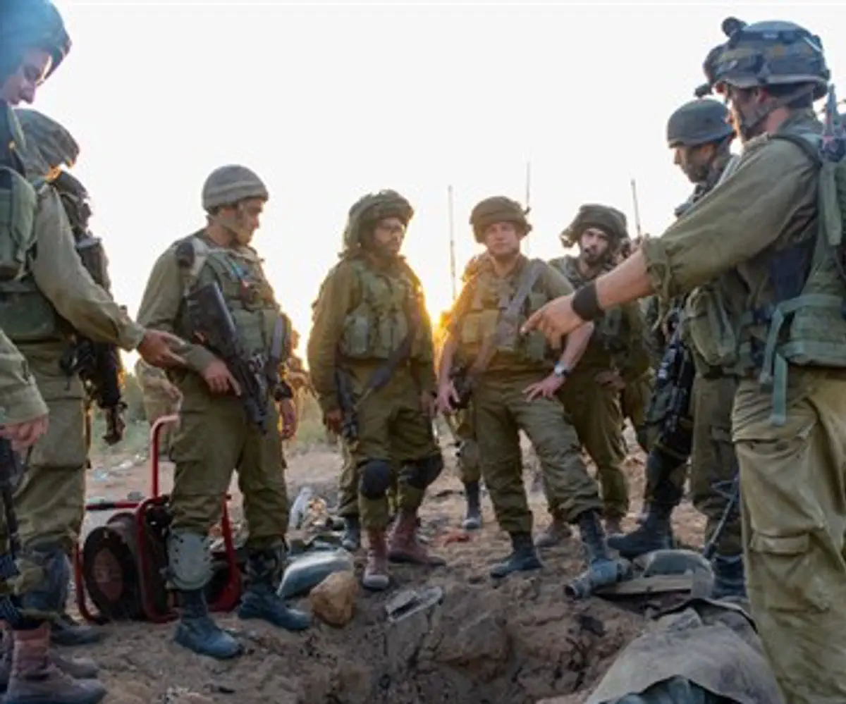 IDF soldiers unearth Gaza tunnel (file)