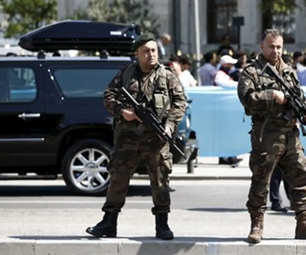 Turkish security forces stand guard in Istanbul (file)